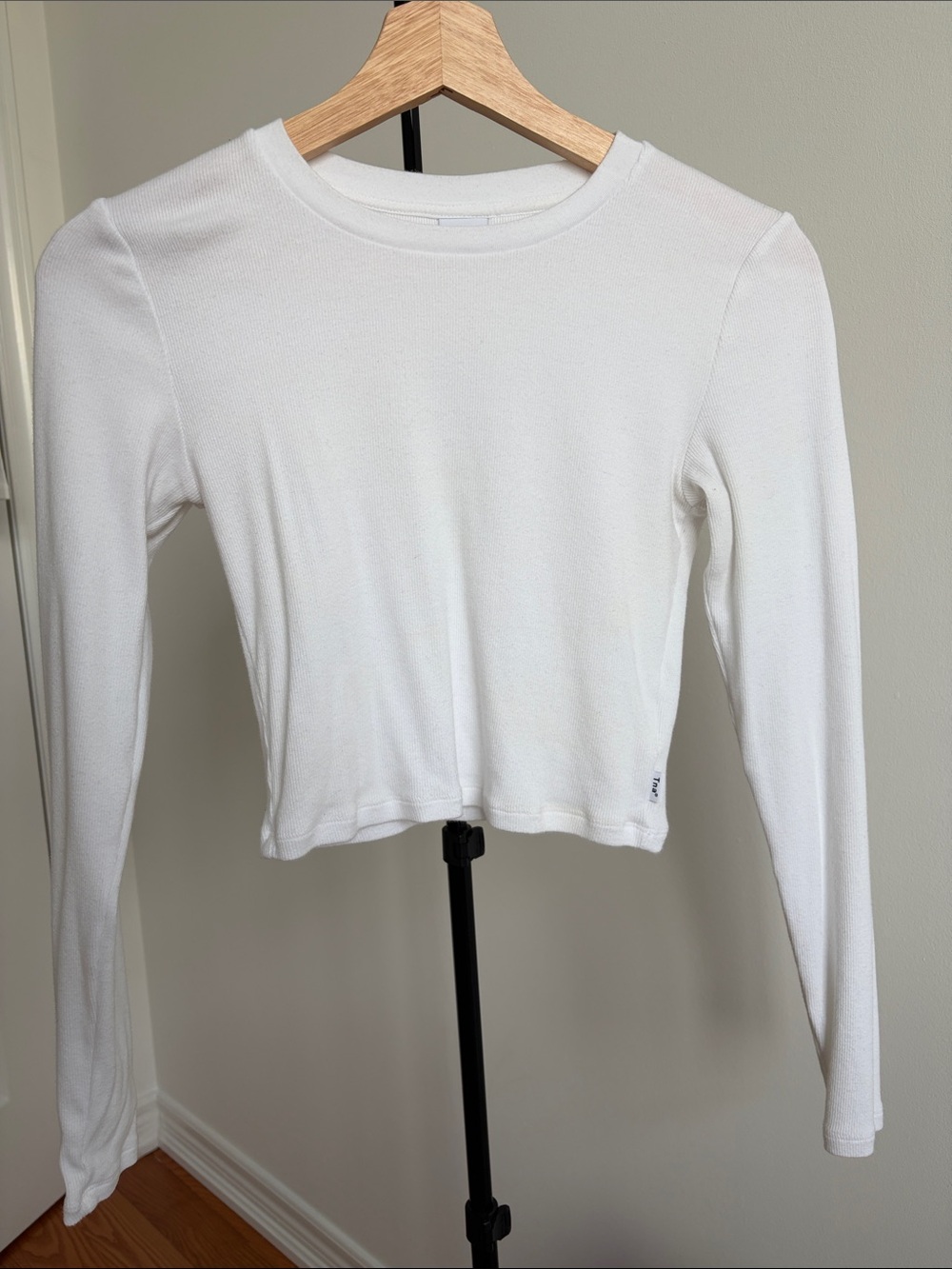 Aritzia TNA White Long Sleeve Crop Top Small